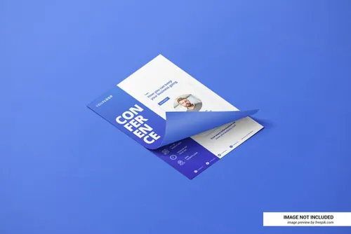 创意简历传单海报设计展示样机PSD模板 Creative resume or flyer mockup