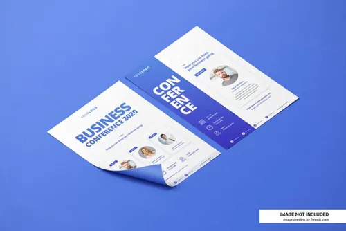 创意简历传单海报设计展示样机PSD模板 Creative resume or flyer mockup