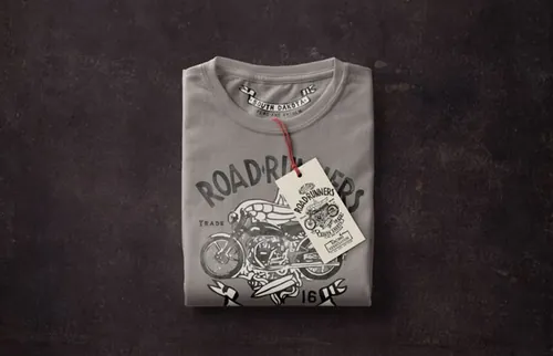 折叠长袖体恤模型PSD贴图模板Folded Psd T-Shirt Mockup