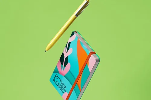 漂浮的笔记本钢笔品牌VI设计贴图展示样机模板 Gravity