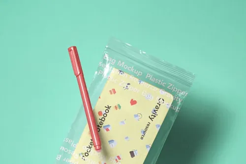 透明的自封袋笔记本包装样机 Psd Notebook Zipper Bag Mockup