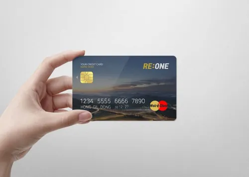 手持信用卡银行卡储蓄卡设计提案样机PSD模板 Credit Card Mockup