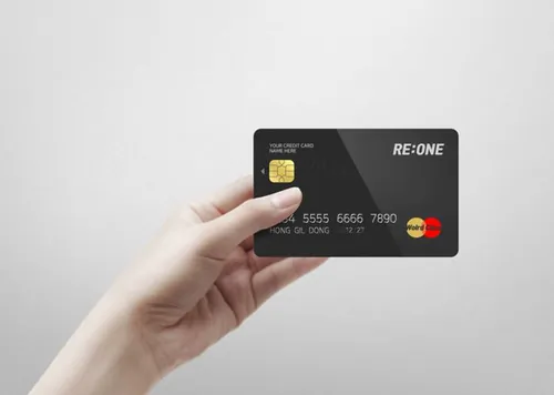 手持信用卡银行卡储蓄卡设计提案样机PSD模板 Credit Card Mockup
