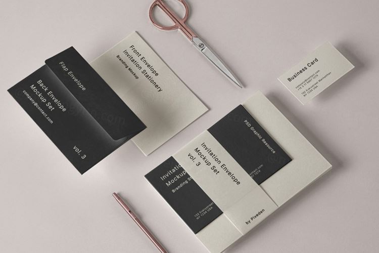 带有文具和配件的psd信封样机  Mailing Psd Envelope Mockup Vol3
