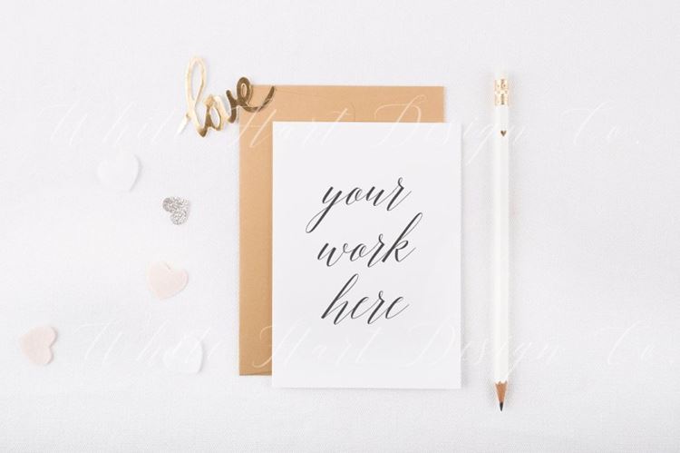 时尚的卡片设计展示样机 Styled card mock up – hearts