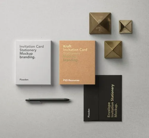 牛皮纸信封和铅笔样机 Psd Invitation Card Mockup Vol8