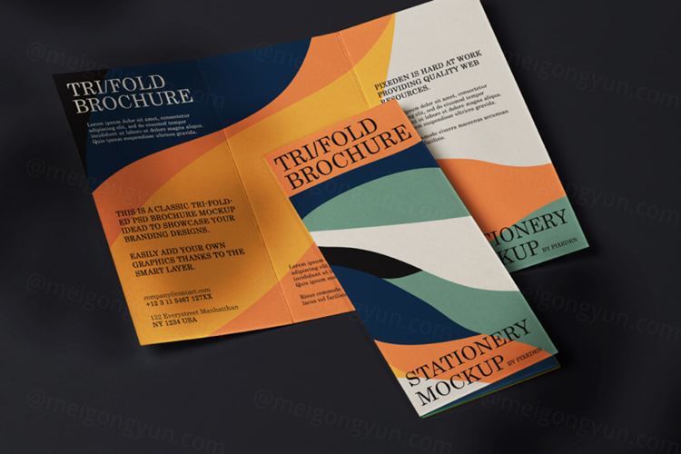优雅的三折页宣传单设计贴图展示样机模板 Tri Fold Psd Brochure Mockup Scene
