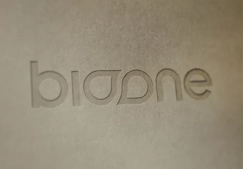 LOGO Mockup 牛皮纸压印贴图高品质智能PSD样机效果图