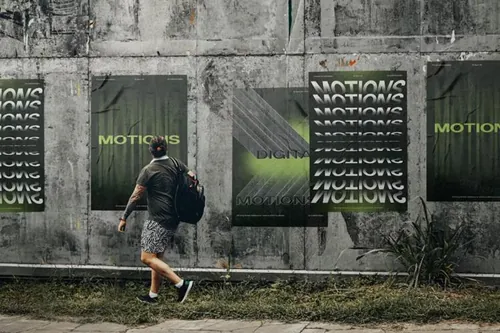 户外街头邹巴巴的墙体宣传印刷广告贴图展示样机PSD模板 Wa