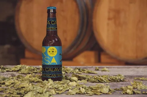 酒瓶模型PSD贴图模板Beer Barrel Mockup