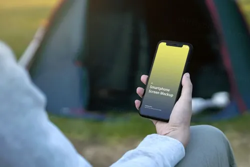户外旅游露营真实场景移动APP项目设计提案PSD样机模板 Phone Mockup Camping Scenes
