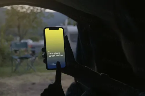 户外旅游露营真实场景移动APP项目设计提案PSD样机模板 Phone Mockup Camping Scenes