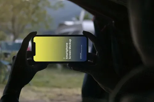 户外旅游露营真实场景移动APP项目设计提案PSD样机模板 Phone Mockup Camping Scenes