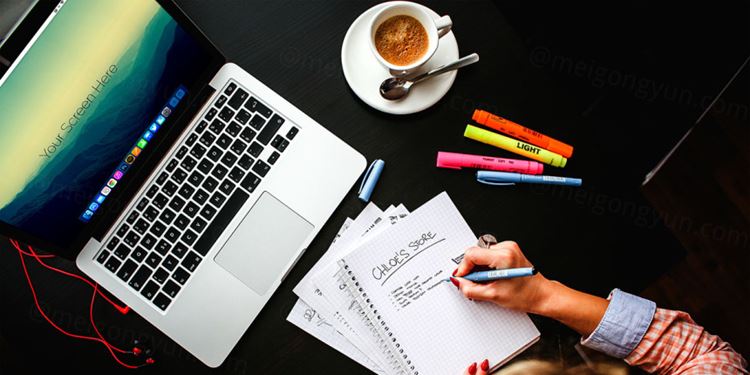 工作讨论场景设计模板Macbook pro office mockup set