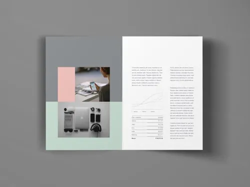 对折小册子样机模板 Bifold Brochure Template