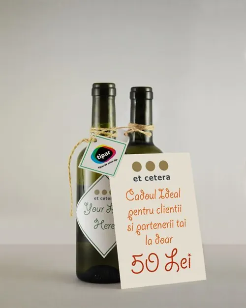 酒瓶标签设计PSD贴图模板Wine Bottle  Greeting Card Mockup