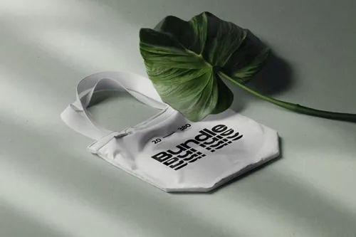 手提无纺布袋热带品牌包装设计提案样机模板 Fabric Bag Mockup With Tropic Leaf