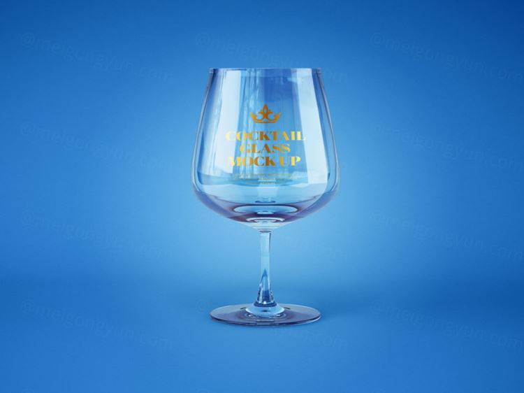 餐厅酒吧鸡尾酒透明玻璃杯高脚杯品牌包装设计样机PSD模板 Cocktail glass mockup