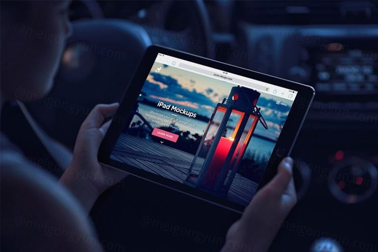 手持iPad样机模板 iPad Mock-Up Set