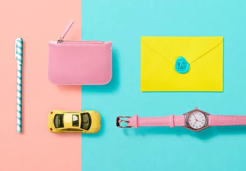 2019年最新粉红色品牌VI场景海报设计元素【钱包、玩具车、信封、手表】