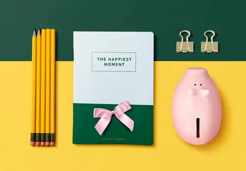 2019年最新粉红色品牌VI场景海报设计元素【铅笔、速写本、储蓄罐】