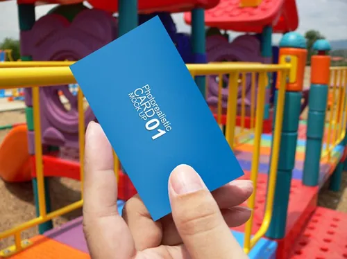 户外场景名片贴图样机Gstudio Photorealistic Card Mock-Up