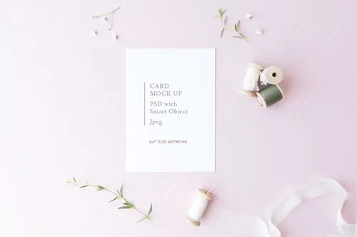 粉红卡片样机模板card mock up on pink background