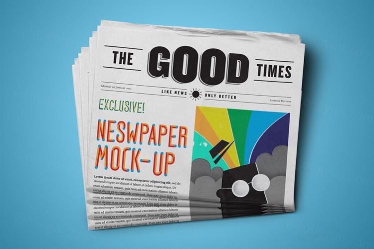 手持报纸设计展示效果样机（PSD）