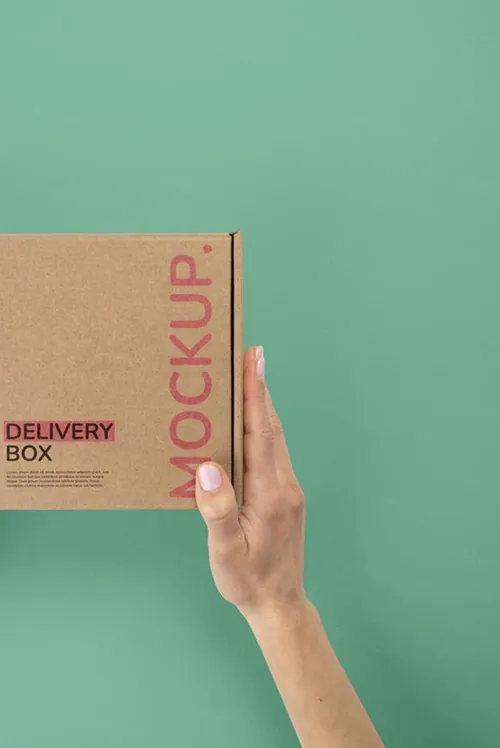 高质量手持瓦楞纸快递纸箱包装盒贴图设计展示样机PSD模板