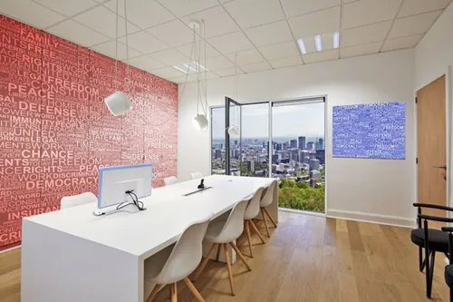 办公室logo墙或VI设计展示样机（PSD）