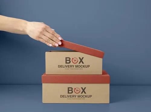 高质量手持瓦楞纸快递纸箱包装盒贴图设计展示样机PSD模板