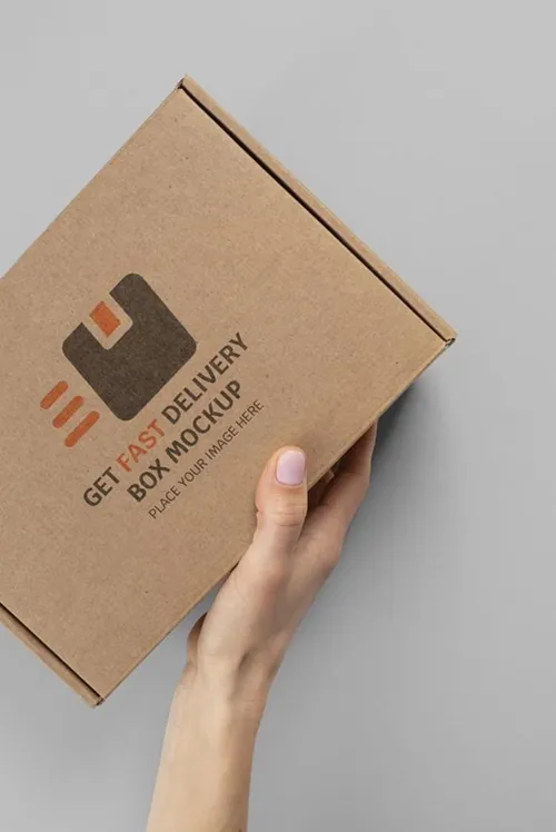 高质量手持瓦楞纸快递纸箱包装盒贴图设计展示样机PSD模板