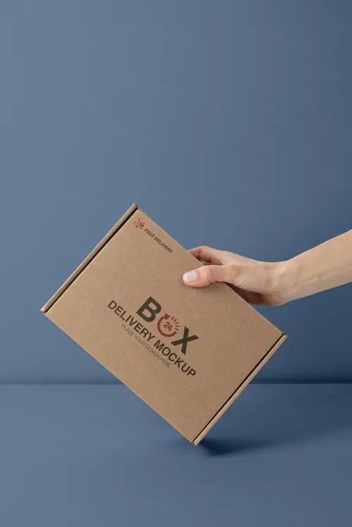 高质量手持瓦楞纸快递纸箱包装盒贴图设计展示样机PSD模板