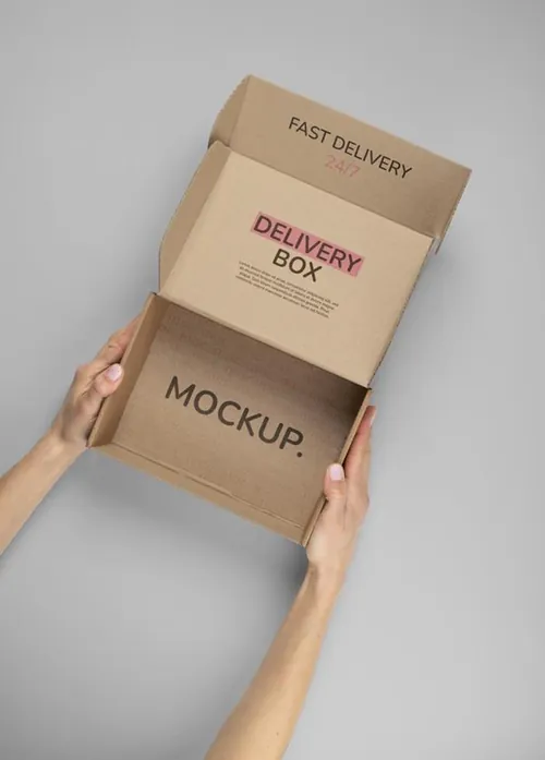 高质量手持瓦楞纸快递纸箱包装盒贴图设计展示样机PSD模板