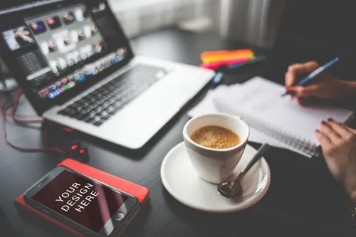 办公场景iPhone手机模型PSD模板iPhone with Tea Mug Mockup