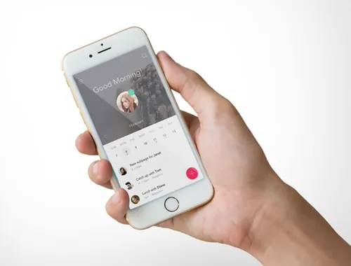 手拿iPhone手机模型PSD贴图模板Transparent iPhone Mockup
