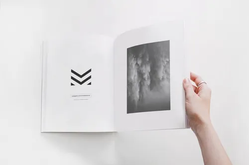 书籍杂志翻开贴图样机PSD模板Open Book Mockup