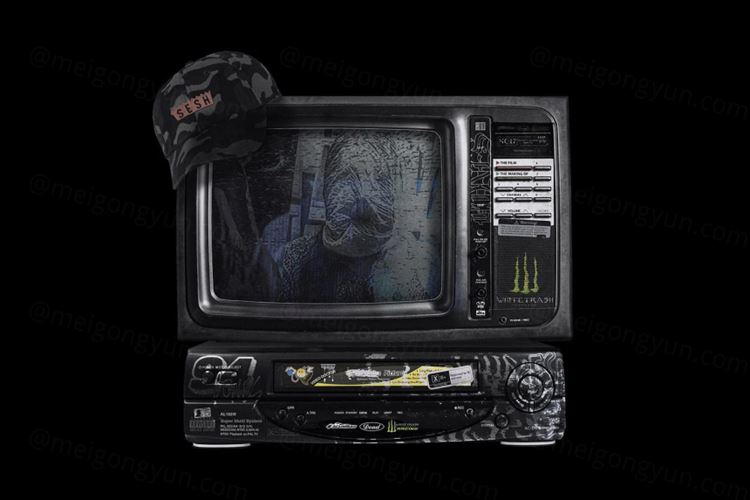 复古老物件废旧VHS录像带播放器设计样机模板 Vsssart - VHS Player Mockup