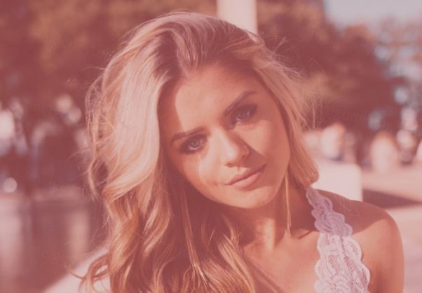 暖色调时尚温馨手机端APP宣传广告图PSD海报模板Blush Emot