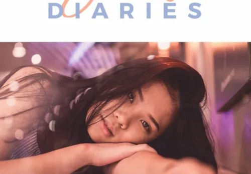 暖色调时尚温馨手机端APP宣传广告图PSD海报模板Blush Emot