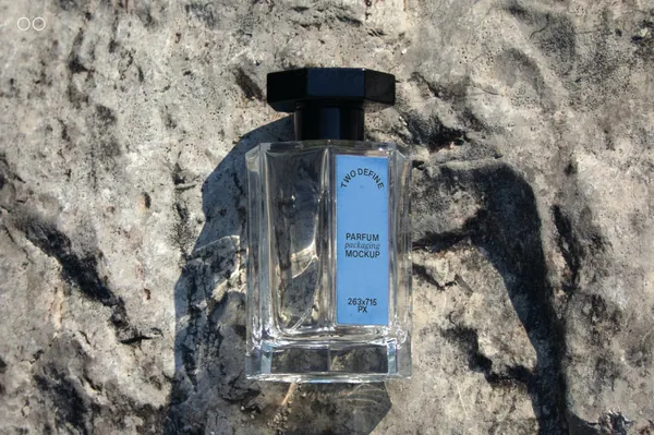 大自然户外实拍香水化妆品包装设计贴图展示样机模板素材 Beauty in Nature