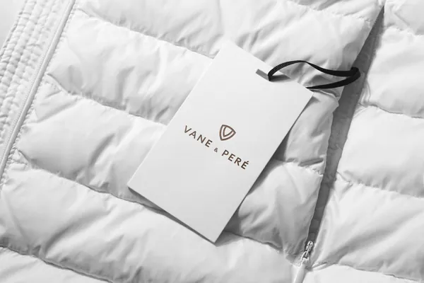 高质量羽绒服吊牌品牌设计贴图样机模板 Apparel Tag  Labels Logo Mockups