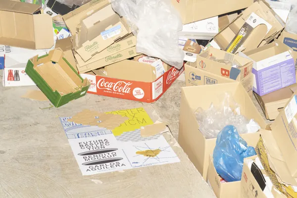 末日废土风废弃杂乱垃圾场景海报传单招贴设计贴图展示样机模板 Poster Mockup-4