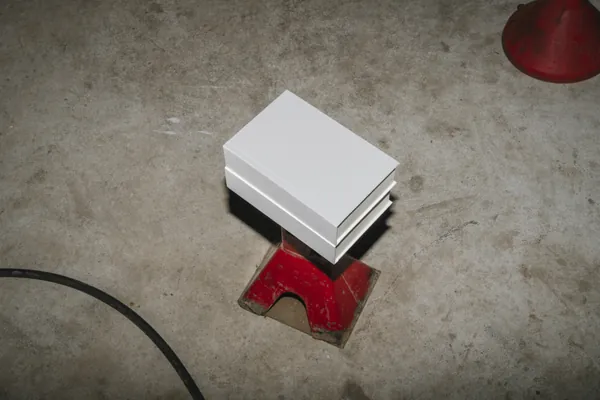 高端户外实拍无CG硬装书籍封面设计贴图展示样机模板 Book Pack 01