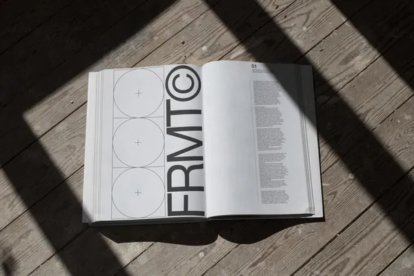 高端摄影实拍杂志画册书籍排版设计提案贴图展示样机模板素材 Book Closeup Mockup-3