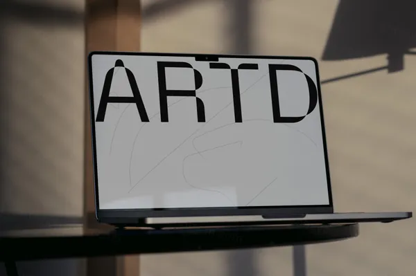 高端定制级实拍无CG苹果笔记本网页设计贴图展示样机模板素材 ARTD C02 DEVICE 020