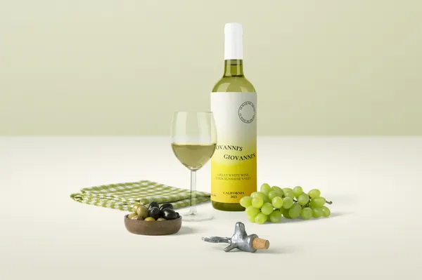 高级红酒葡萄酒香槟品牌包装设计贴图场景展示样机模板 Front View Branding Mockup