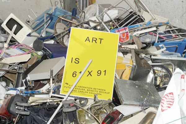 末日废土风废弃杂乱垃圾场景海报传单招贴设计贴图展示样机模板 Poster Mockup-21