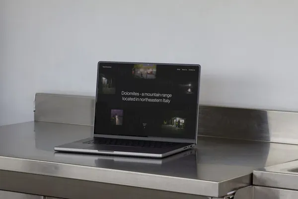 高质量苹果笔记本实拍无CG场景Web设计提案贴图展示样机模板 DEVICE MOCKUP-4