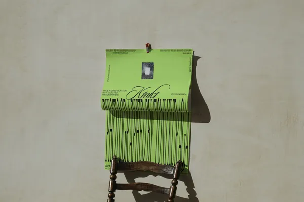 高质量导演椅广告海报设计提案贴图展示样机模板素材  Flamenco Chair Poster Mockup